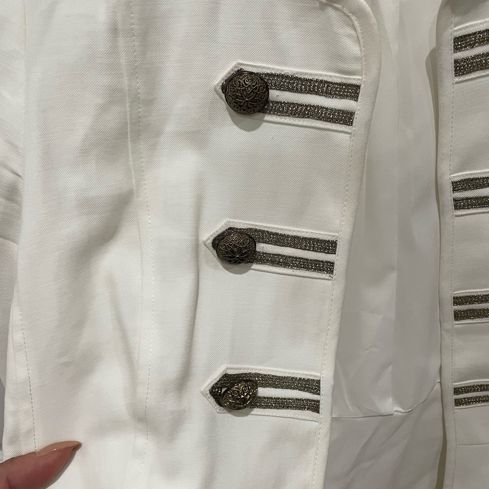 Chico’s white military style blazer. Rare blazer with gold buttons and details. - Picture 4 of 5